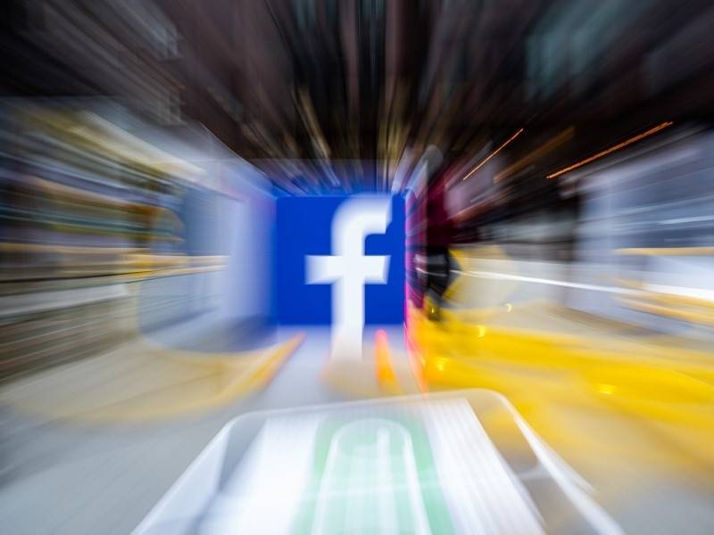 Суд в Москве удовлетворил 8 административных исков против Facebook на 26 млн