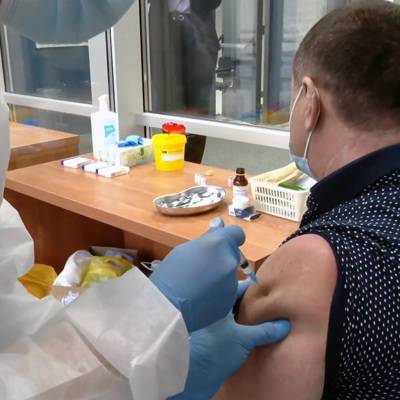 В Госдуму внесли проект о введении вакцинации от COVID-19 в календарь прививок