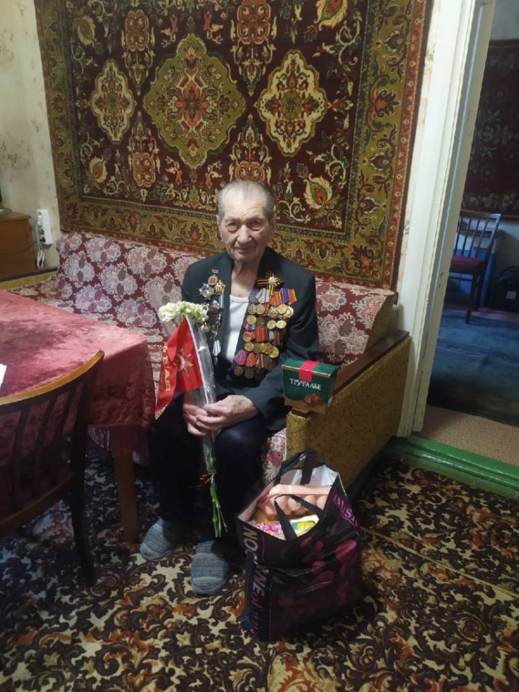 Поздравления стариков и ветеранов Донбасса с Днем Победы завершены :)