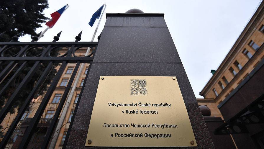 Посольство Чехии в Москве сократит 79 россиян до конца мая