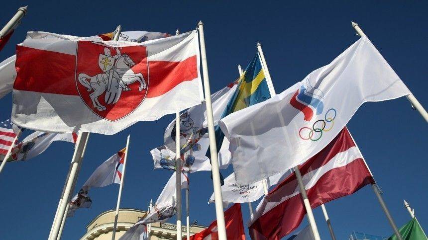 В МИД РФ назвали снятие флага России в Риге неприкрытым неуважением к госсимволике