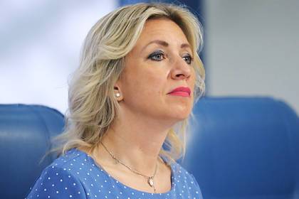 Захарова отреагировала на замену российского флага в Риге