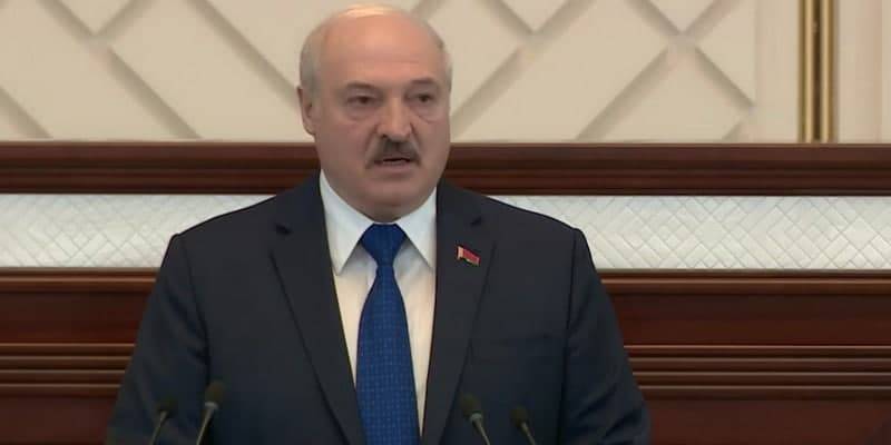 Лукашенко утверждает, что самолет Ryanair сел в Минске без принуждения и называет Протасевича террористом - ТЕЛЕГРАФ
