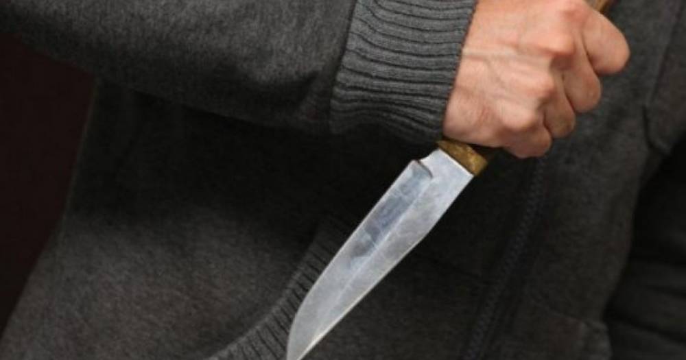 Ударил 7-летнего сына более 100 раз ножом: в Чернигове мужчину отправили в психбольницу и признали невменяемым