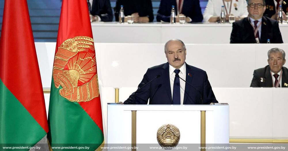 Лукашенко назвал задержание Протасевича борьбой с "неонацизмом" и пожаловался на "удушение" Беларуси