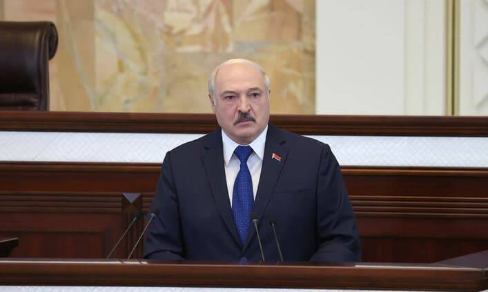 Лукашенко прокомментировал инцидент с самолетом в Беларуси