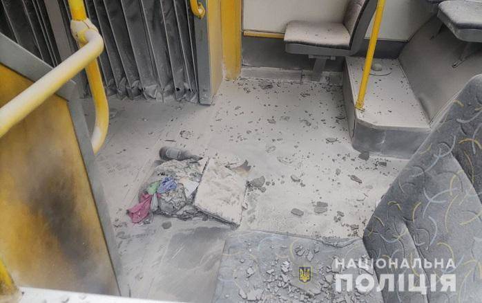 В Киеве мужчина бросил «коктейль Молотова» в троллейбус, есть пострадавшие