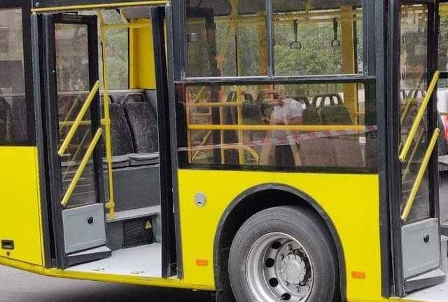 Хотел всех убить, – мужчина, бросивший "коктейль Молотова" в троллейбус в Киеве