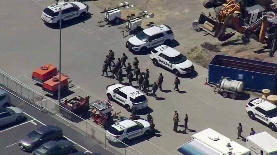 Восемь человек погибли и еще несколько ранены в результате стрельбы в Калифорнии
