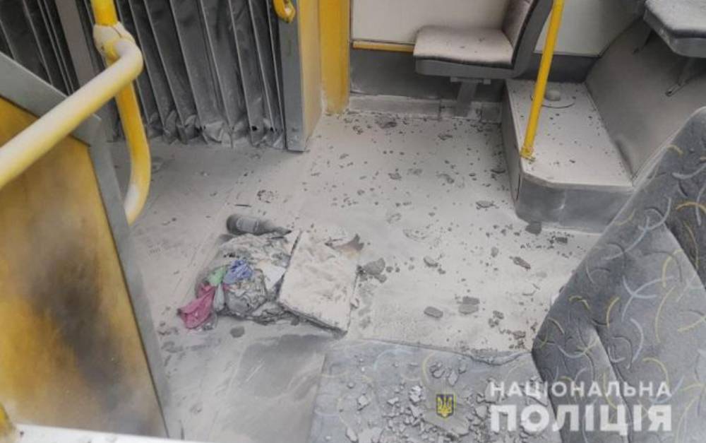 "Хотел убить всех": В Киеве мужчина бросил в троллейбус с пассажирами "коктейль Молотова"