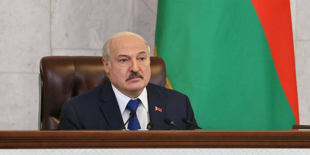 Лукашенко пообещал с истребителями посадить самолет Байдена в Минске