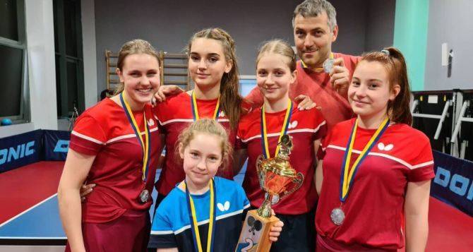 Теннисистки из Северодонецка завоевали золотые кубки на Клубном чемпионате Украины