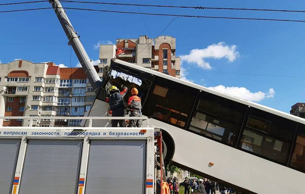 Попавший в аварию в Петербурге автобус был исправен