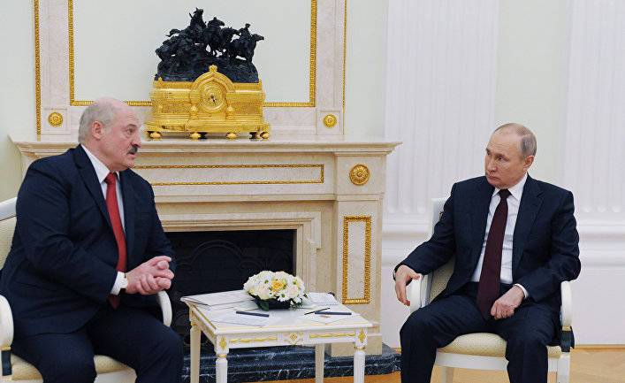Белоруссия: «Худший кошмар Александра Лукашенко — это эксклюзивный тет-а-тет с Россией» (France Info, Франция)