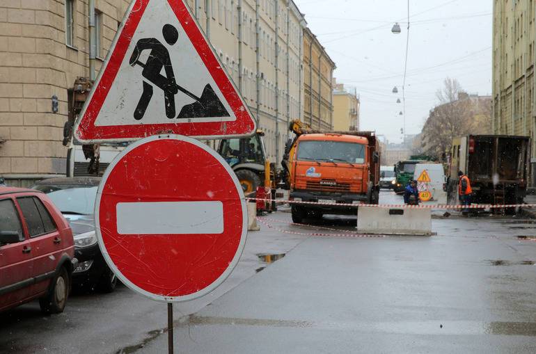 Дорожные работы ограничат движение по четырём улицам Петербурга