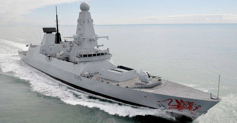 "Их командир просто играл в дурачка": Военный эксперт оценил инцидент с выдворением британского корабля из российских вод
