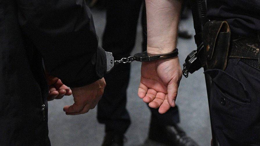 Лжесотрудник ФСБ и майор полиции пытались выманить 5 млн рублей у петербуржца