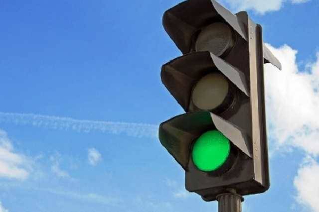 В Днепре BMW X5 сбил мужчину, переходившего дорогу на зеленый свет: момент ДТП
