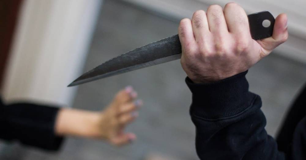 В Мамоново дедушка угрожал внучке ножом