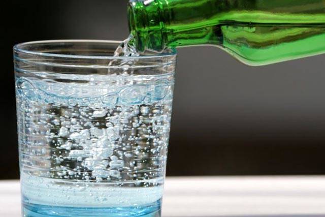 Лечебные, столовые, хлоридные и прочие минеральные воды. Как разобраться, что в бутылке?