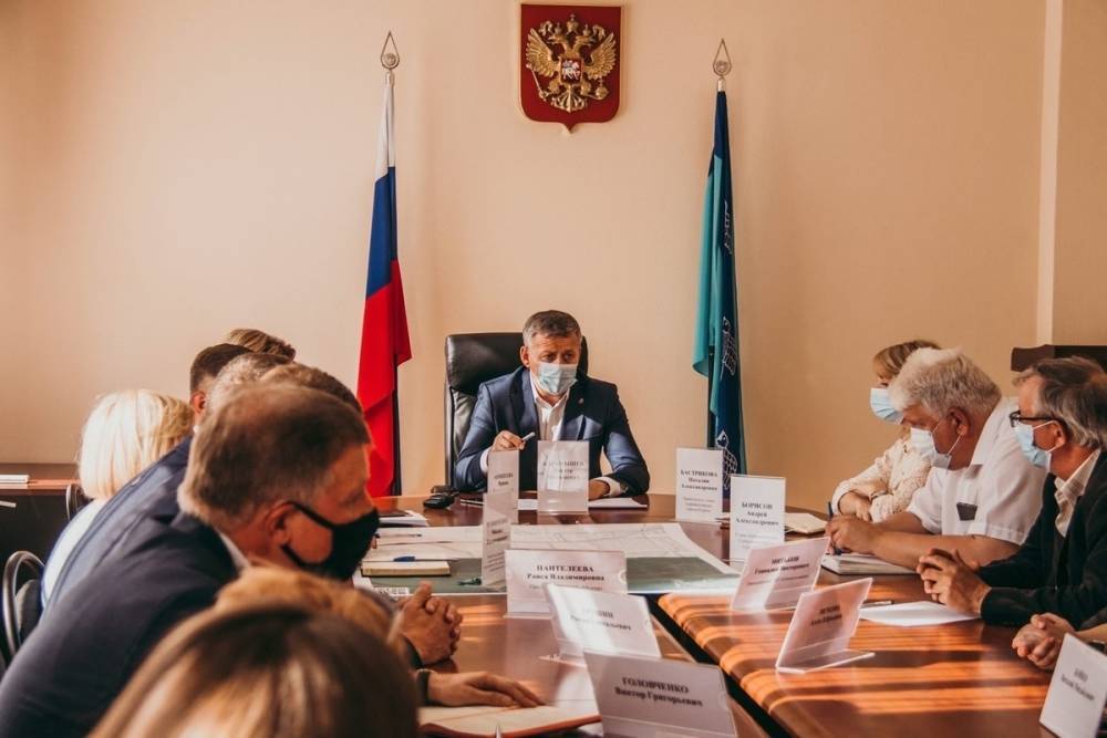 Глава Курска Карамышев встретился с инициативной группой жителей СНТ
