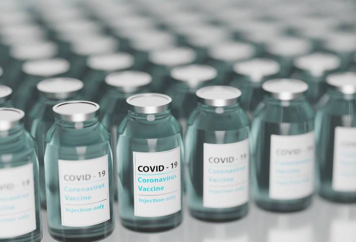 Более 670 тысяч петербуржцев вакцинировались от коронавируса