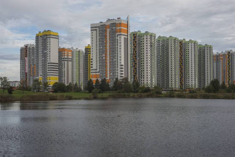 Спрос на недвижимость в Петербурге может упасть на треть