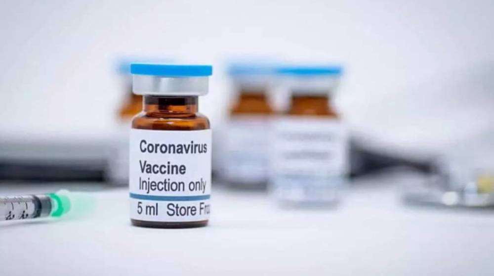В Великобритании после вакцинации AstraZeneca умерла известная журналистка – СМИ