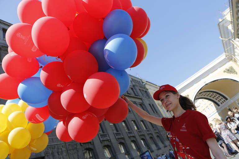 Волонтерам Евро-2020 в Петербурге выдали бесплатные проездные