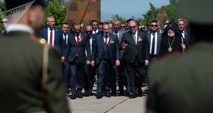 Руководители Армении посетили Сардарапат по случаю Дня Первой Республики