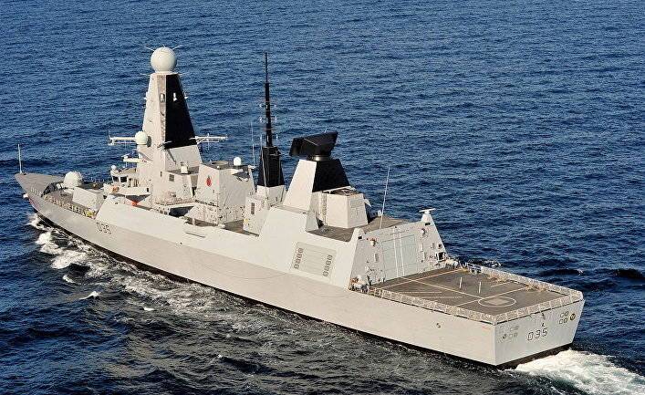 The Daily Mail (Великобритания): королевский флот отрицает как «совсем ложные» утверждения России, что «ВВС и ВМС Путина отогнали британский эсминец от побережья Крыма»