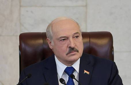 Лукашенко договорился с Путиным о вакцинации иностранцев