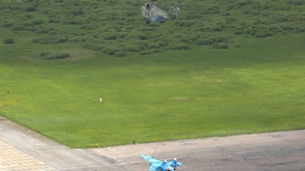 Уникальная операция Ми-26 с Су-27 раскрыла талант "Коровы" к щепетильной работе