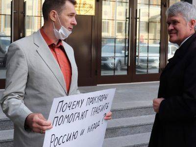 Новосибирскому активисту назначили штраф за ущемление социальной группы "прокуроры"