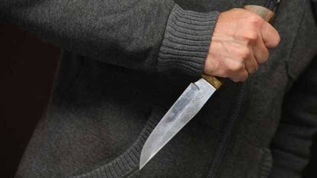 На Киевщине мужчина из-за девушки ударил бывшего друга ножом