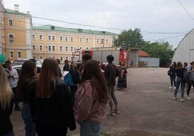 Из-за сработавшей пожарной сигнализации эвакуировали Рязанский госуниверситет