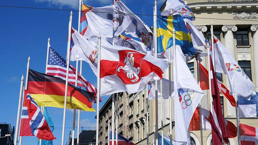 В Белоруссии завели дело против мэра Риги и главы МИД Латвии после инцидента с госфлагом