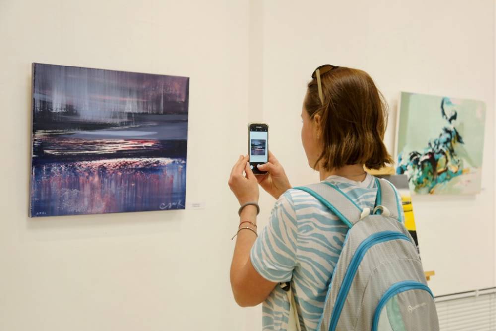 В Гродненском выставочном зале открылась выставка работ участников ежегодного художественного пленэра «Гродна – дарог скрыжаванне»