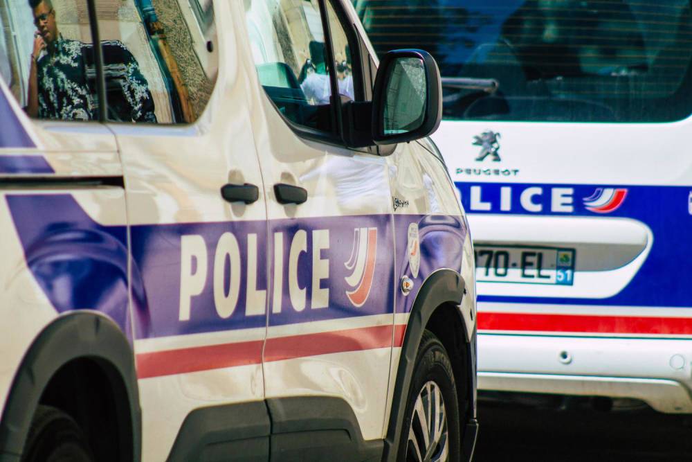 «Гибридный» террор во Франции: исламист-шизофреник напал на полицейских