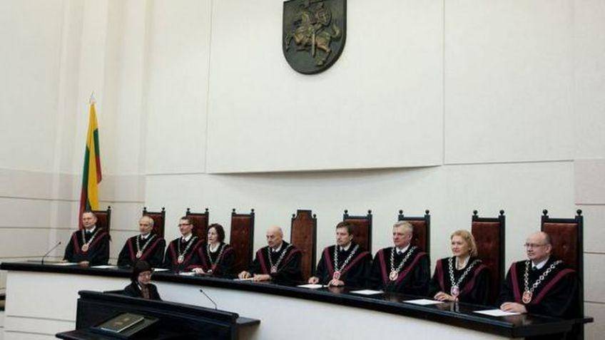 Конституции противоречит запрет на выбор мандата избранным в сейм политиком – КС Литвы