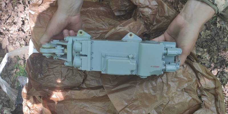 Пограничники задержали жителя Сум с 10 коробками военного оборудования РФ, фото, видео - ТЕЛЕГРАФ