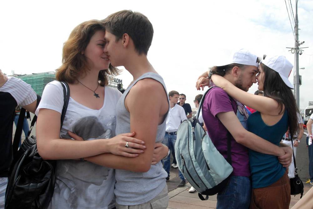Сексолог Курач перечислила опасные болезни, передающиеся через поцелуй