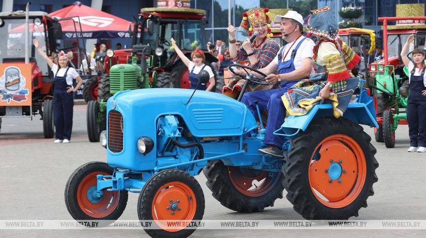 ФОТОФАКТ: Минский тракторный завод отмечает 75-й день рождения