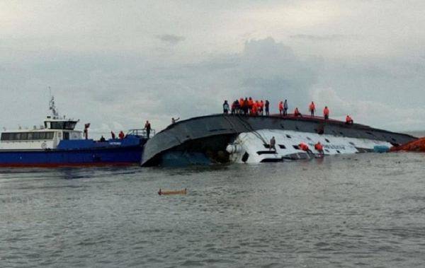 Спасатели Нигерии обнаружили 76 тел с затонувшего на северо-западе страны судна
