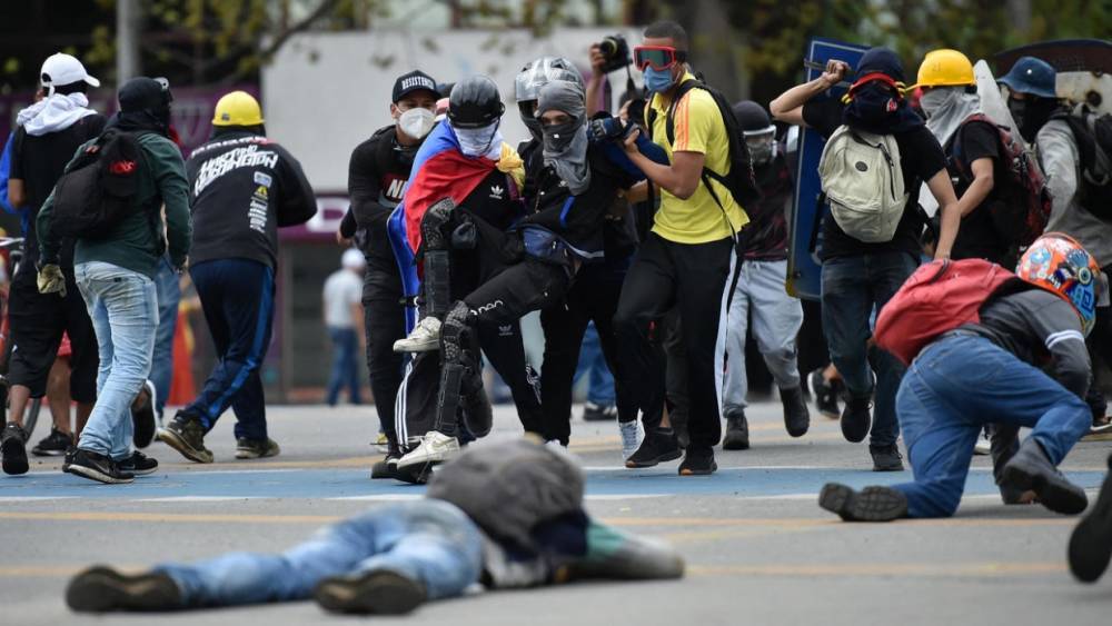 За месяц протестов в Колумбии пострадали более двух тысяч человек
