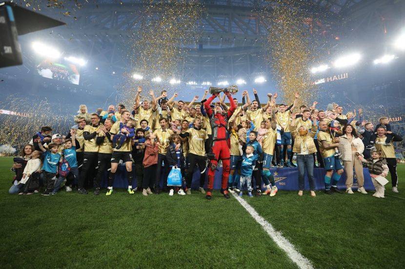 Как футболисты "Зенита" отпраздновали чемпионство: лучшие кадры. ВИДЕО
