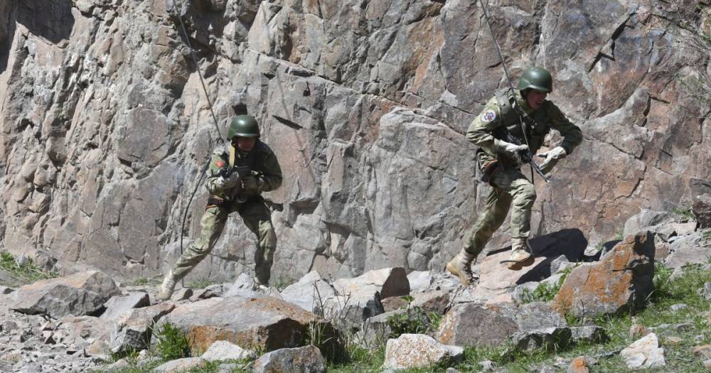 Таджикистан и Кыргызстан завершили отвод войск от границы: от пуль погибли более 30 человек