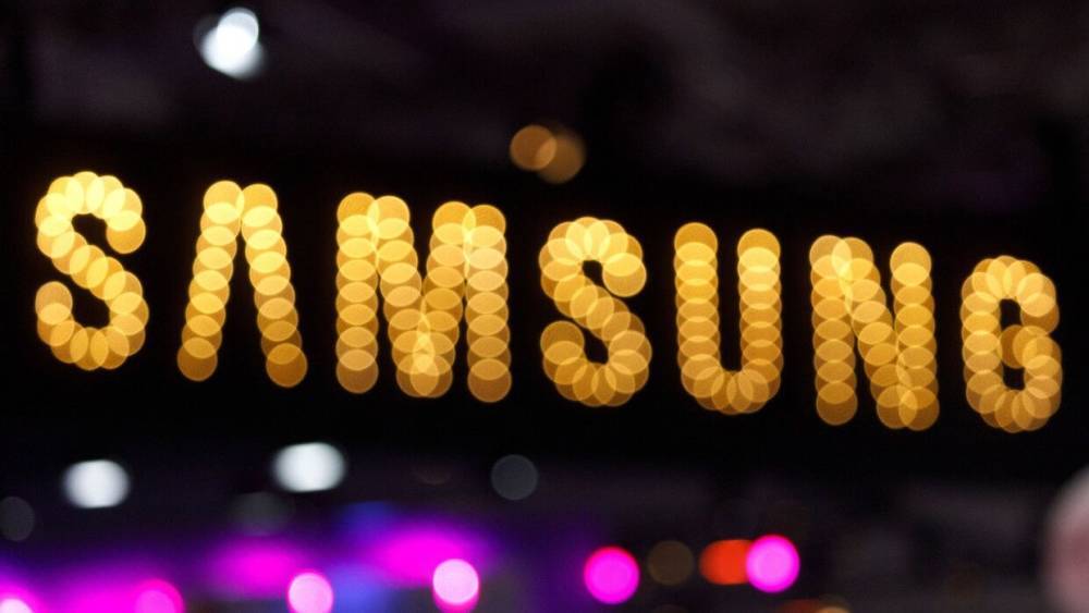 Новый смартфон от Samsung получит гибкий дисплей и подэкранную камеру