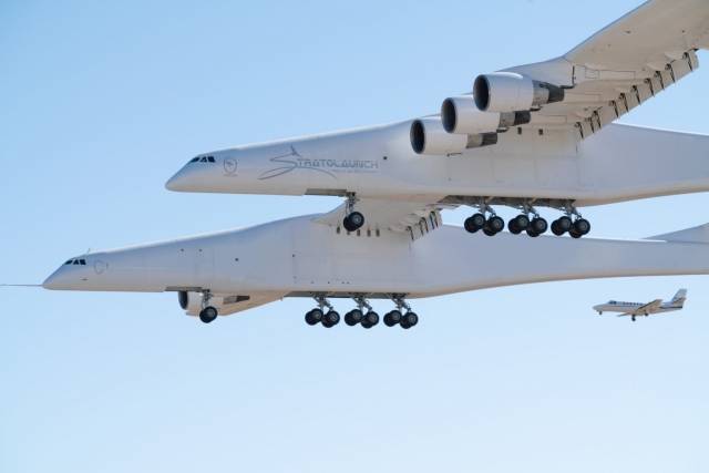 Крупнейший самолет в мире снова поднялся в небо после двухлетнего перерыва (ВИДЕО)