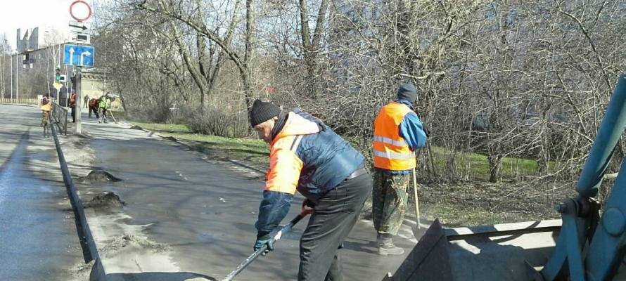 Мэрия опубликовала серию фотографий, подтверждающих, что улицы Петрозаводска моют и чистят